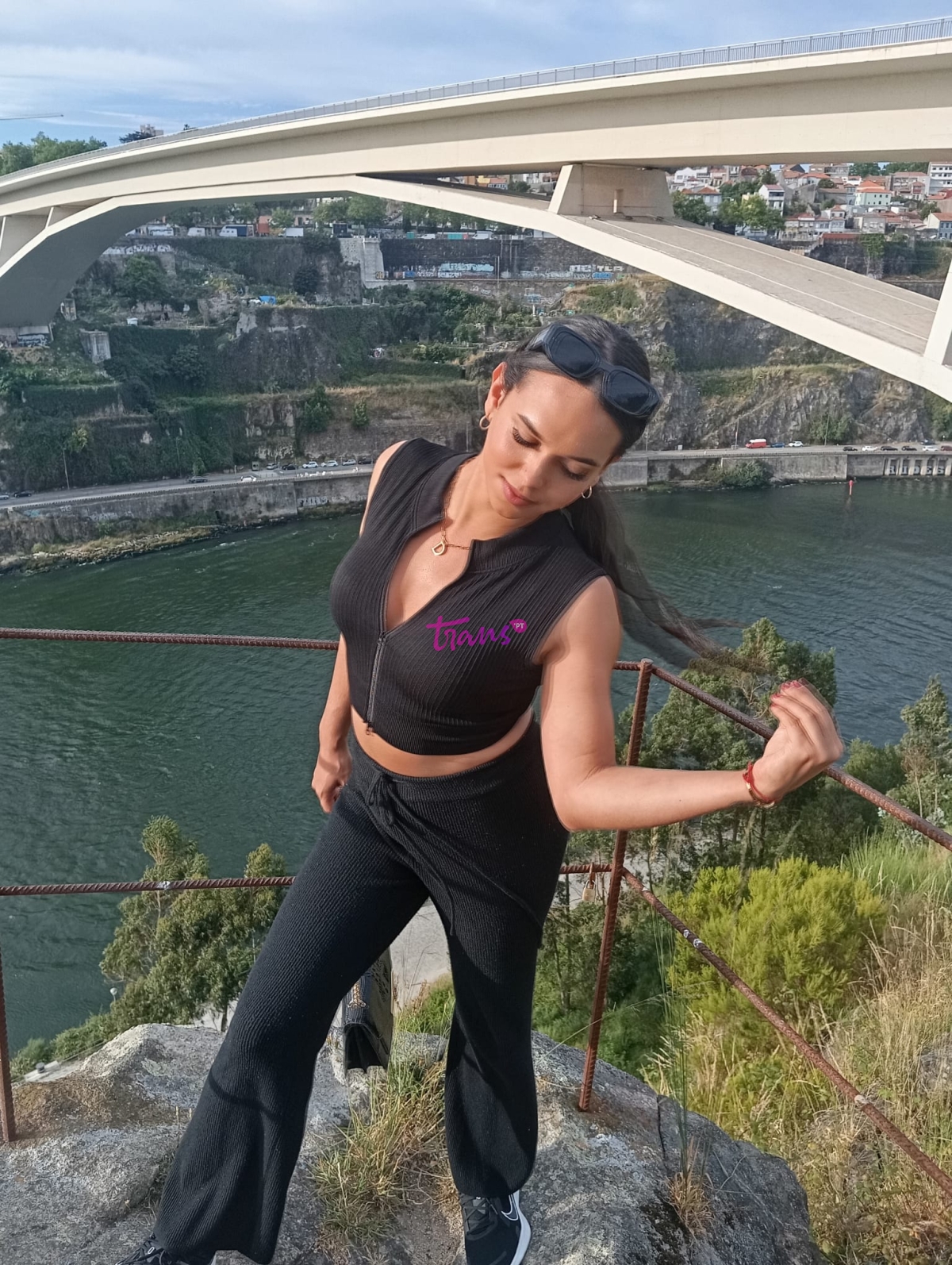Escorts: LAURA NOGUEIRA